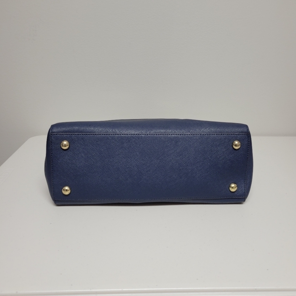 Michael Kors Cynthia Saffiano Leather Satchel. - Picture 7 of 16